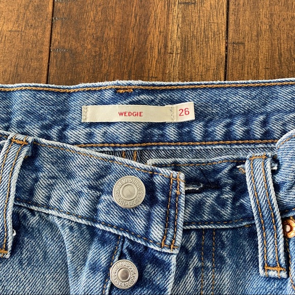 LEVI Wedgie Jeans - Picture 3 of 9